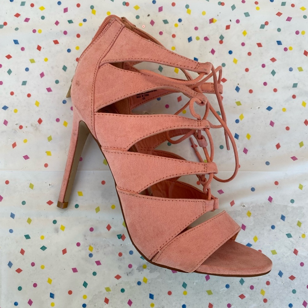 Woman’s shoes size 8